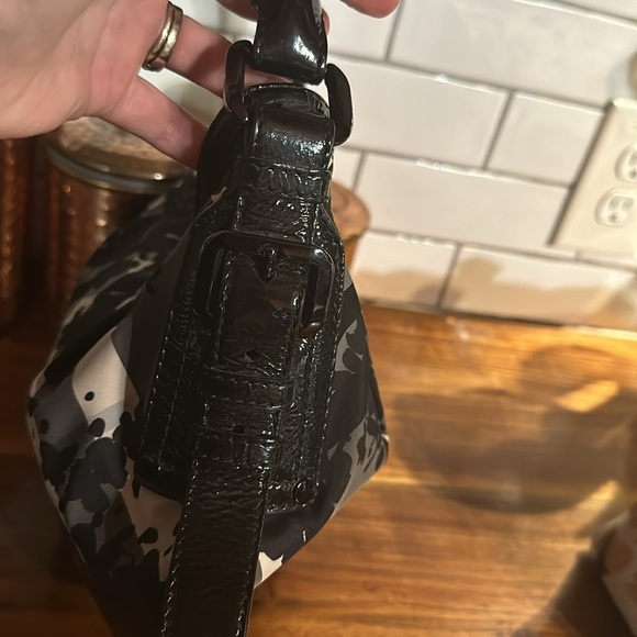 Burberry nylon patent Beat check floral Florence tote. With COA. Like new - Picture 7 of 12